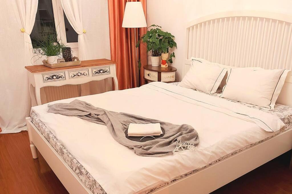 Cosy Boutique 61 Sqm Apartment - Private Parking - Ten Blocks Residence Бухарест Екстер'єр фото
