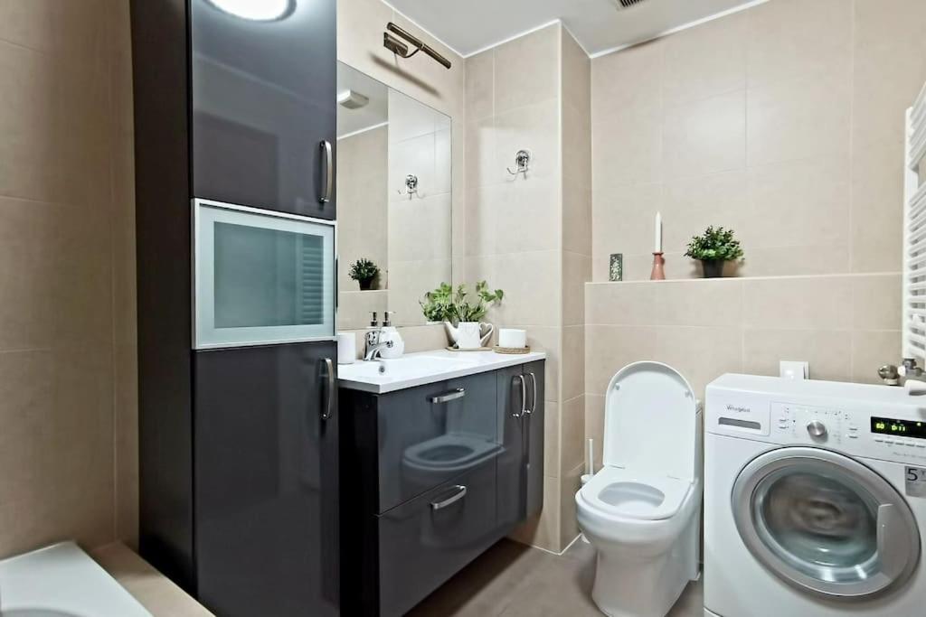 Cosy Boutique 61 Sqm Apartment - Private Parking - Ten Blocks Residence Бухарест Екстер'єр фото
